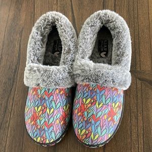 Bob's furry slippers with heart designs Size 6
